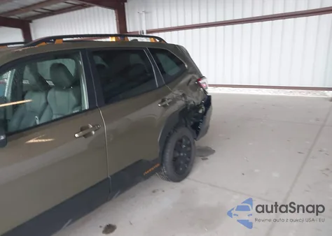 2022 Subaru Forester Wilderness z USA, uszkodzony, nr VIN JF2SKAMC2NH504783